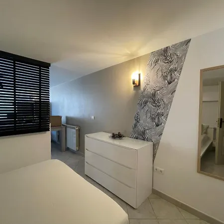 Apartment Bas De 